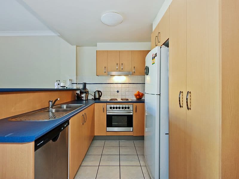 2 Henry Street, Redcliffe QLD 4020, Redcliffe - Thumbnail 4
