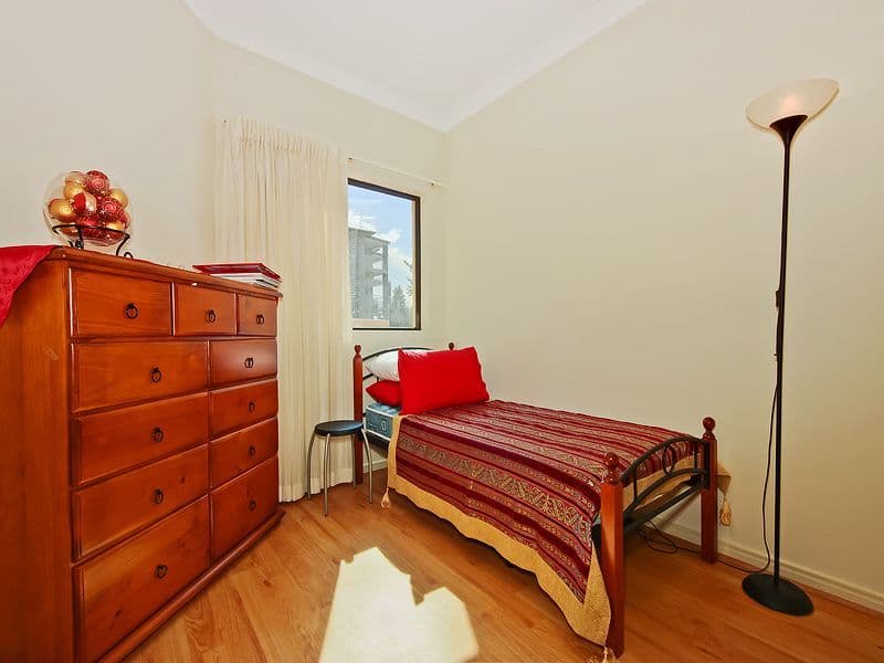 2 Henry Street, Redcliffe QLD 4020, Redcliffe - Thumbnail 7