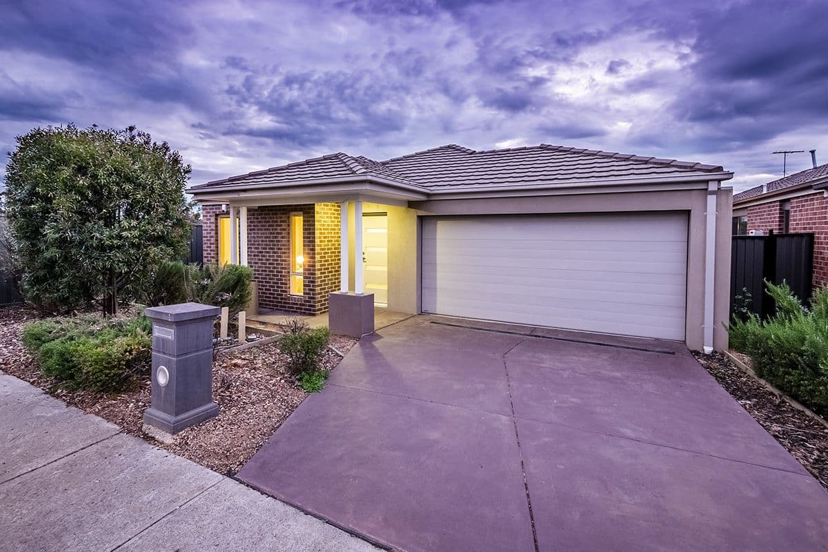 21 Barossa Drive, Clyde North VIC 3978, Clyde North - Thumbnail 2