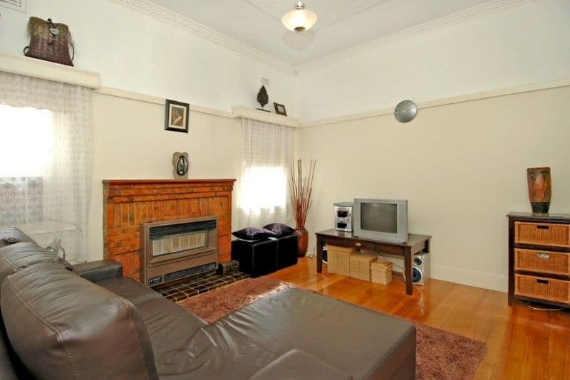 17 Disraeli Grove, PASCOE VALE SOUTH VIC 3044, Pascoe Vale South - Thumbnail 2