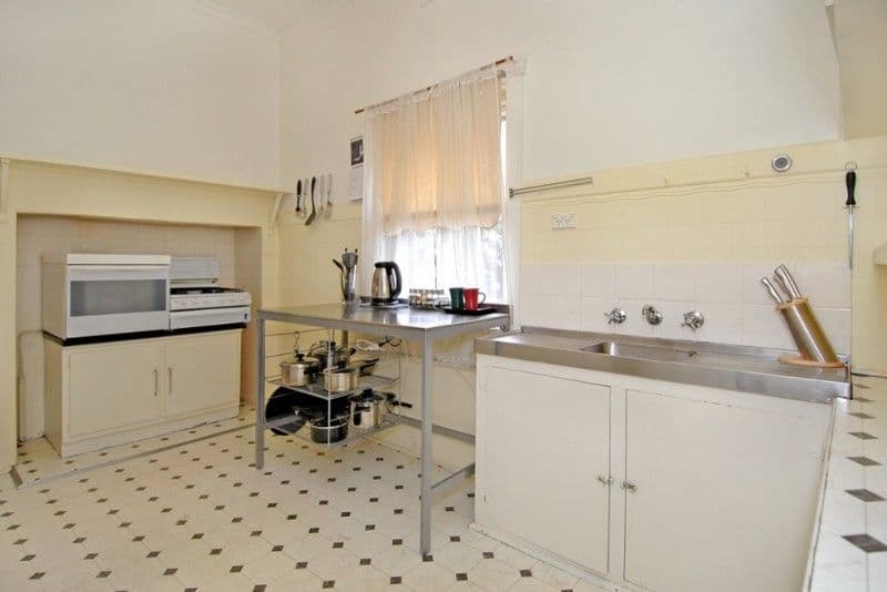 17 Disraeli Grove, PASCOE VALE SOUTH VIC 3044, Pascoe Vale South - Thumbnail 3