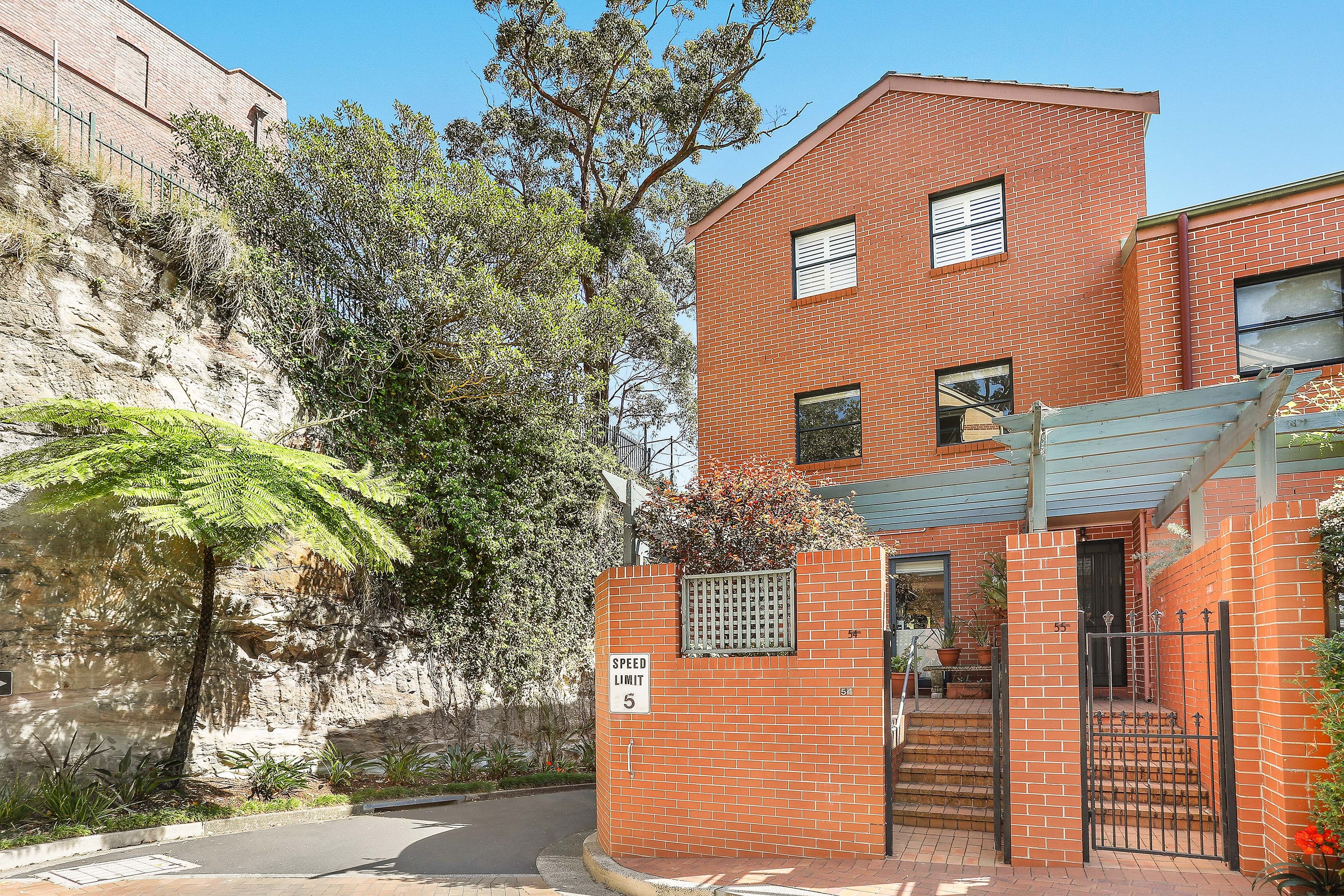 8 Water Street, Birchgrove - Image 1