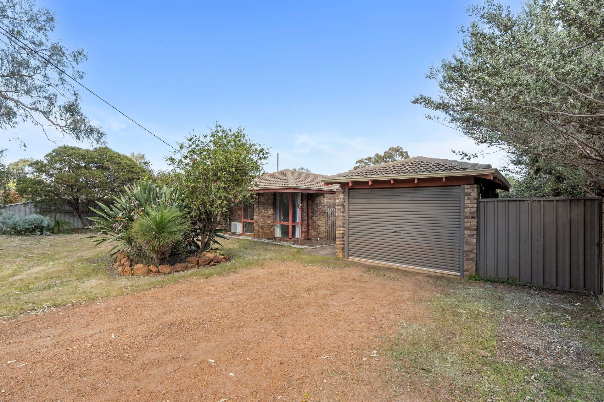 37 Wilkins Road, Kalamunda WA 6076, Kalamunda - Thumbnail 2