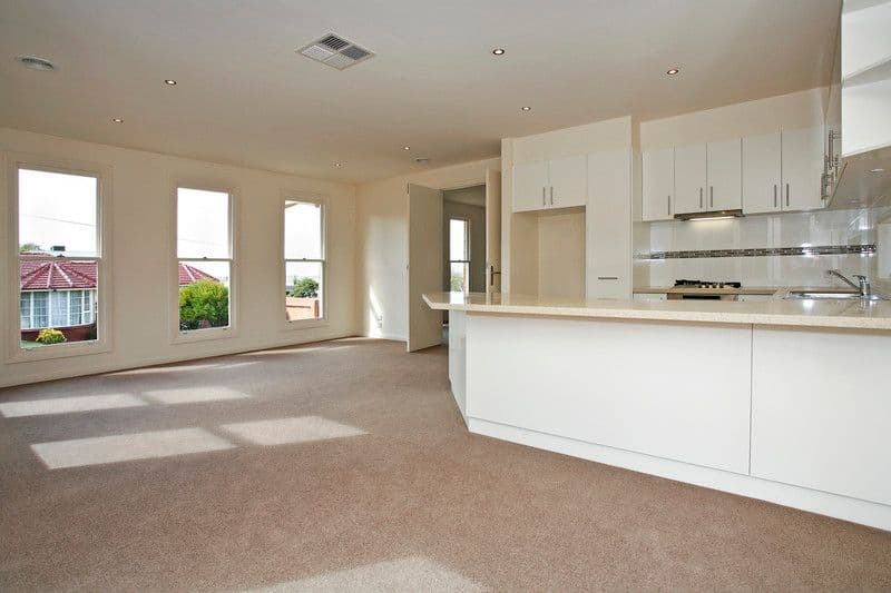 2 Cairns Avenue, NEWTOWN VIC 3220, Newtown - Thumbnail 5