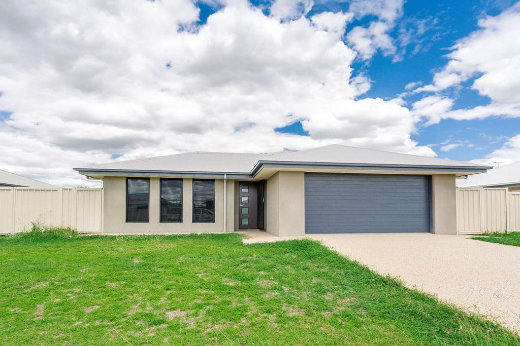 9 Thornton Street, Emerald QLD 4720, Emerald - Image 1