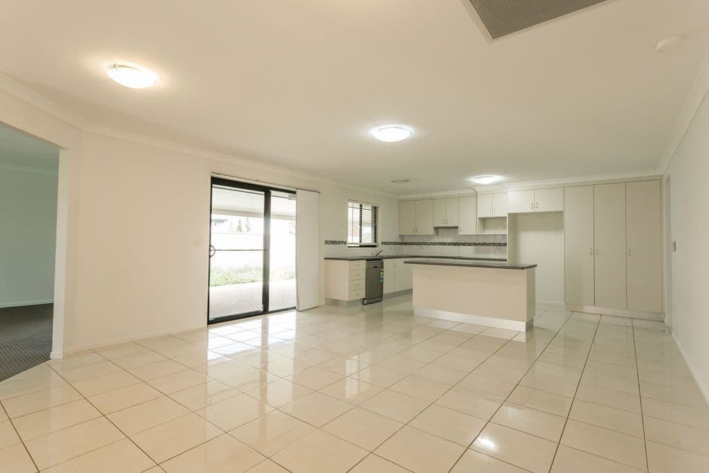 9 Thornton Street, Emerald QLD 4720, Emerald - Thumbnail 4