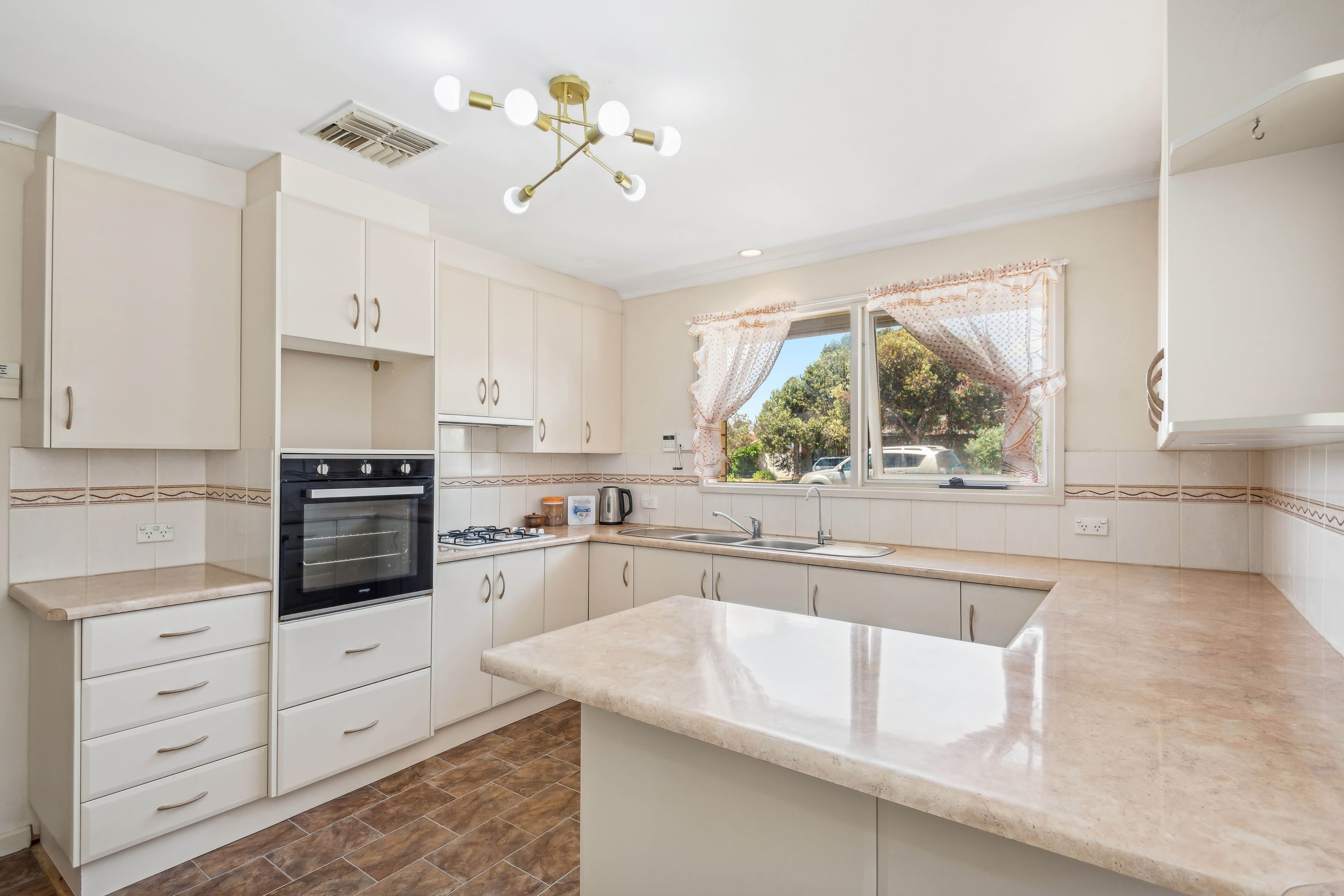 6 Cimaron Close, Morphett Vale SA 5162, Morphett Vale - Thumbnail 5
