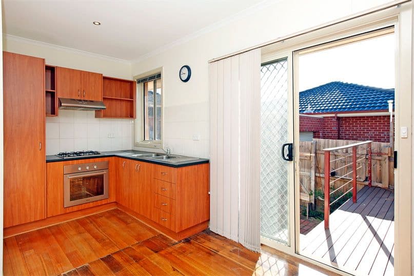10 Gisborne Crescent, RESERVOIR VIC 3073, Reservoir - Thumbnail 3