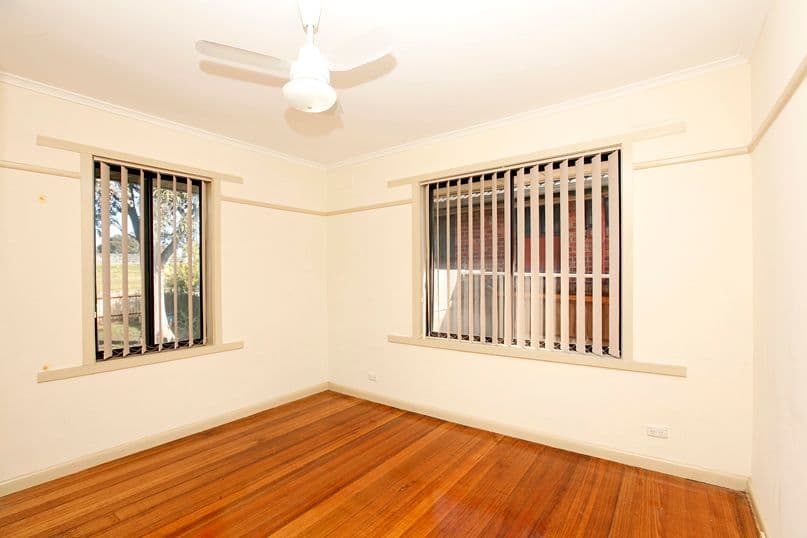 10 Gisborne Crescent, RESERVOIR VIC 3073, Reservoir - Thumbnail 5
