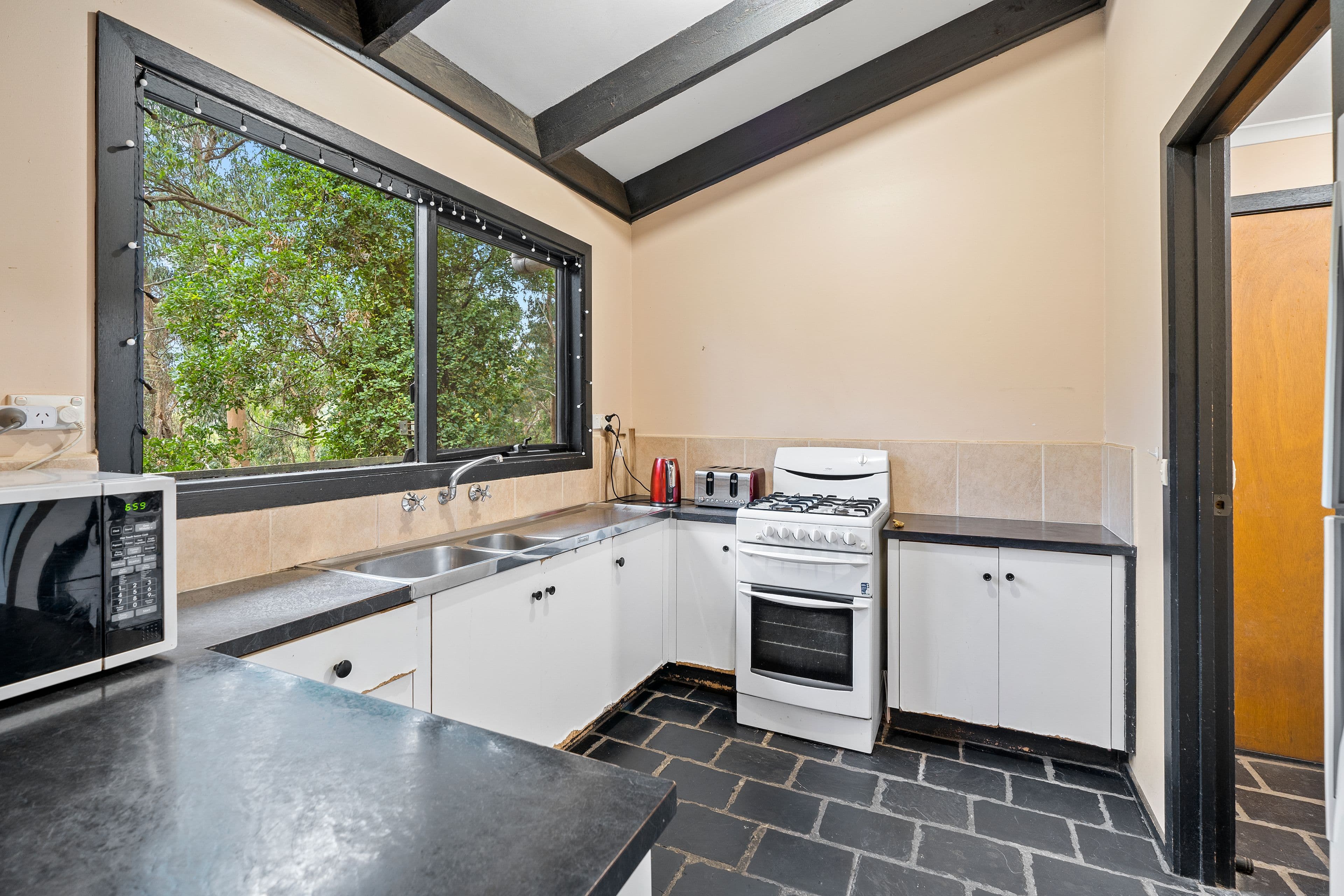 6 Johns Road, Selby VIC 3159, Selby - Thumbnail 2