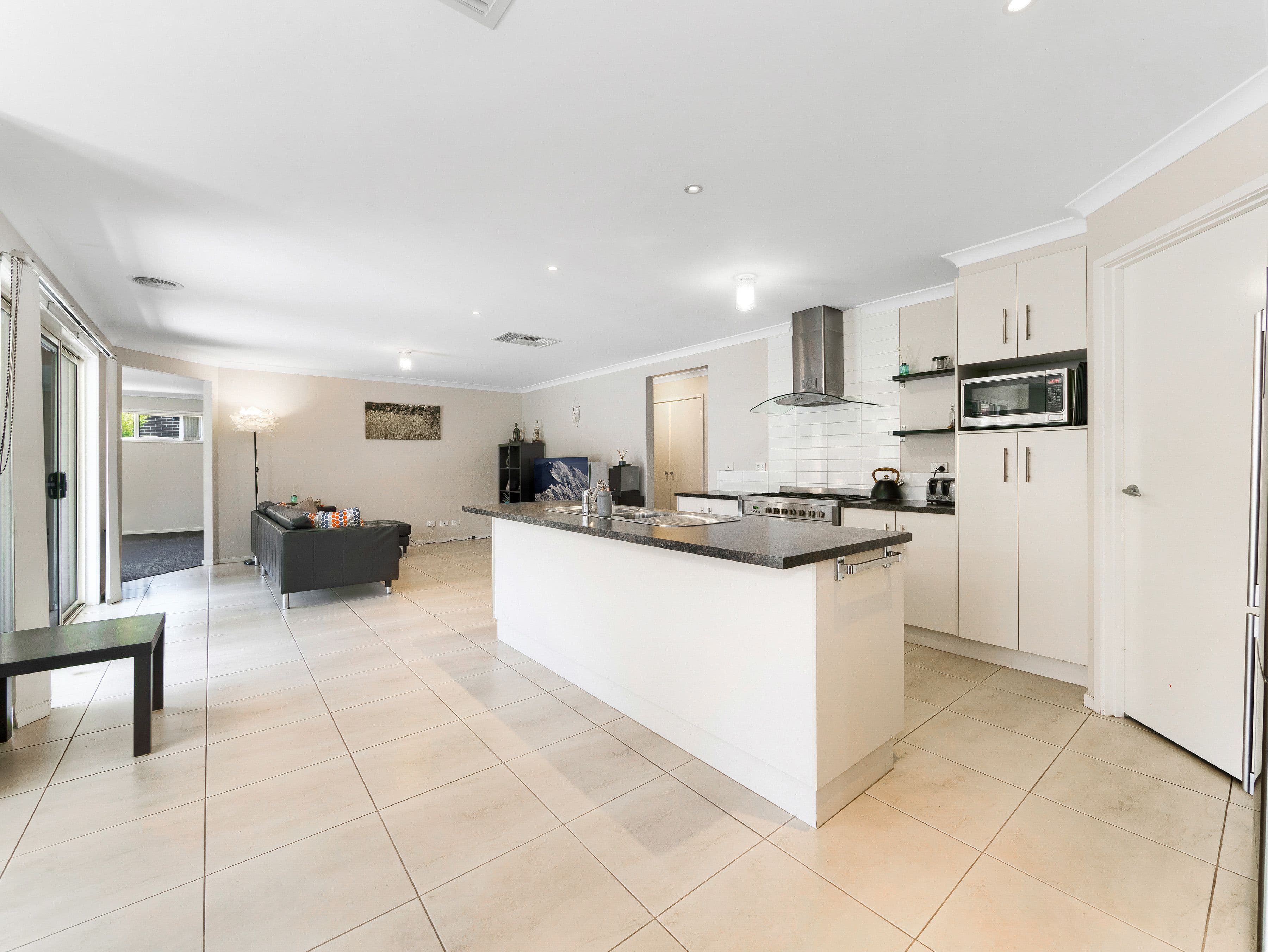 15 Tattle Grove, Cranbourne East VIC 3977, Cranbourne East - Thumbnail 2