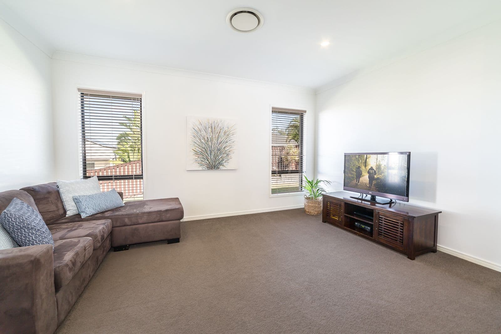10 Marrinup Street, Upper Coomera QLD 4209, Upper Coomera - Thumbnail 6