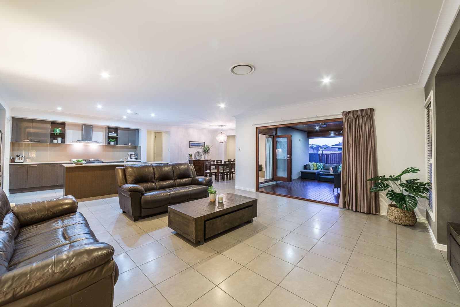 10 Marrinup Street, Upper Coomera QLD 4209, Upper Coomera - Thumbnail 7