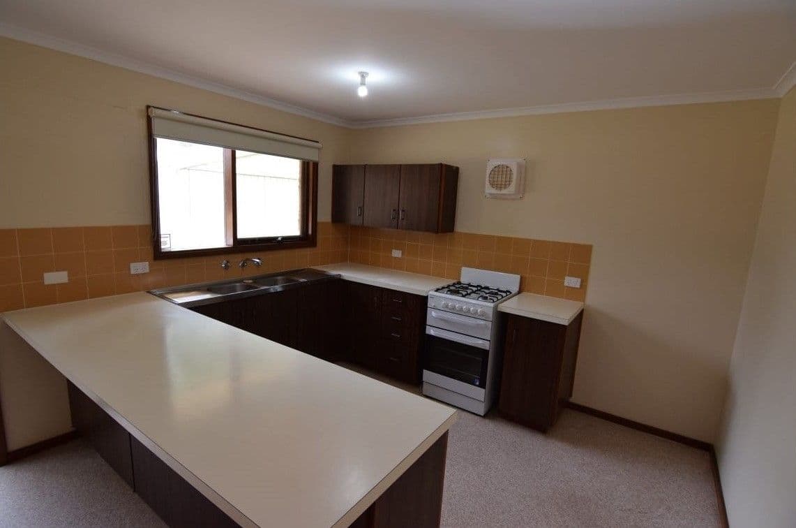 19 Karingal Way, Morphett Vale SA 5162, Morphett Vale - Thumbnail 2