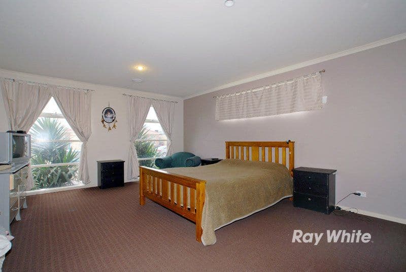 4 Robusta Avenue, CRANBOURNE VIC 3977, Cranbourne - Thumbnail 3