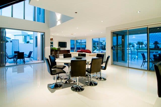 16 Hampton Court, SOVEREIGN ISLANDS QLD 4216, Sovereign Islands - Thumbnail 2