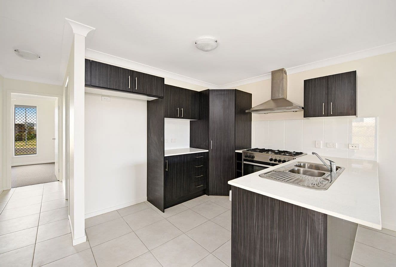 8 Whitefield Street, Glenvale QLD 4350, Glenvale - Thumbnail 2