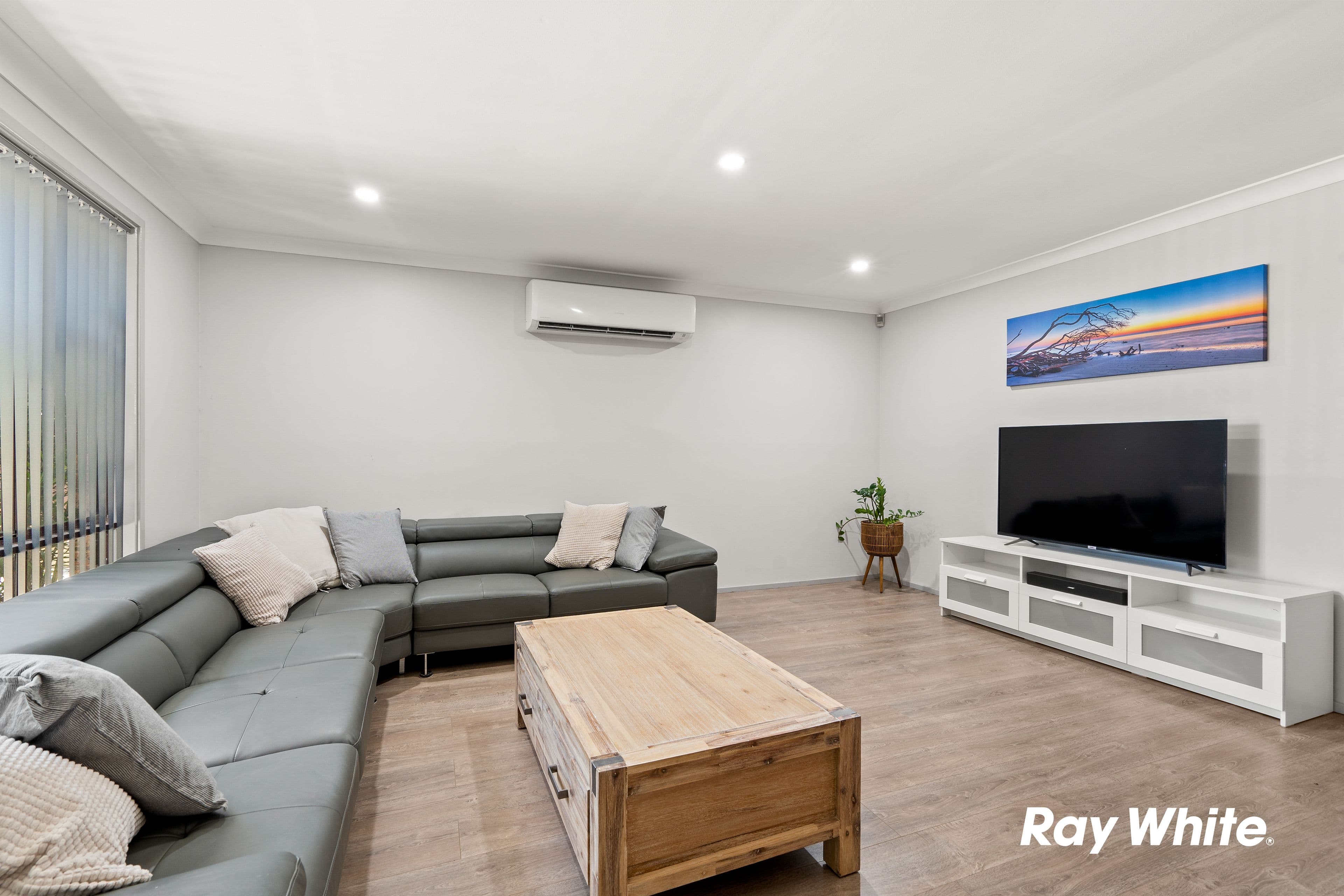43 Aminta Crescent, Hassall Grove NSW 2761, Hassall Grove - Thumbnail 2