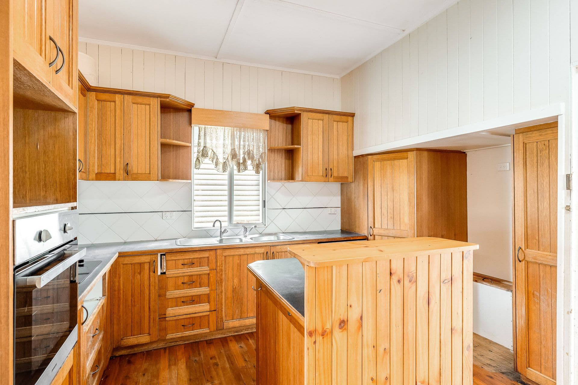 15 Chamberlain Street, North Toowoomba QLD 4350, North Toowoomba - Thumbnail 4