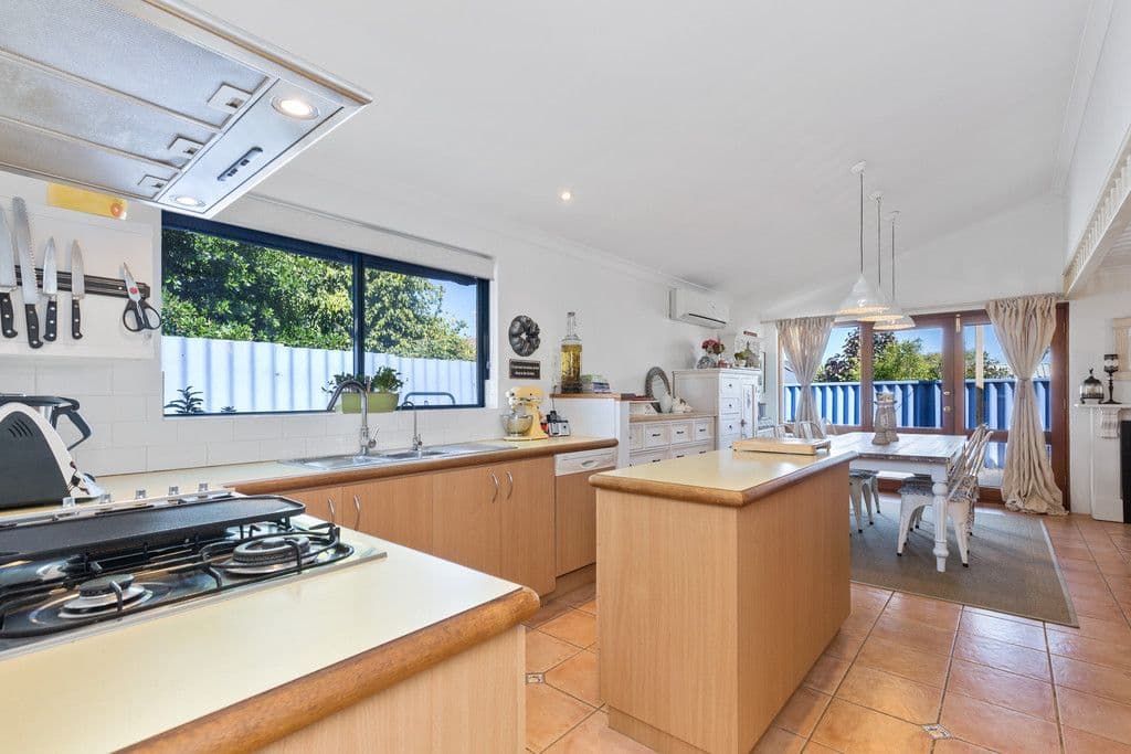 36a Norma Road, Alfred Cove WA 6154, Alfred Cove - Thumbnail 3