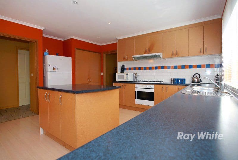 2 Murtoa Place, CRANBOURNE VIC 3977, Cranbourne West - Thumbnail 6