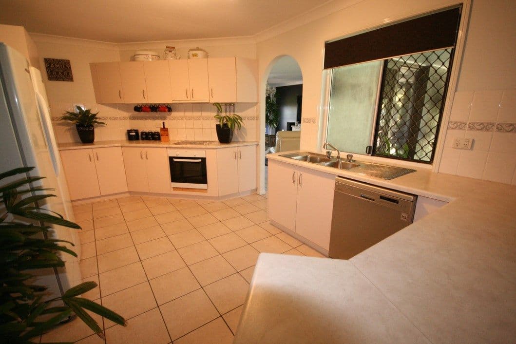 20 Lando Avenue, SARINA QLD 4737, Sarina - Thumbnail 6