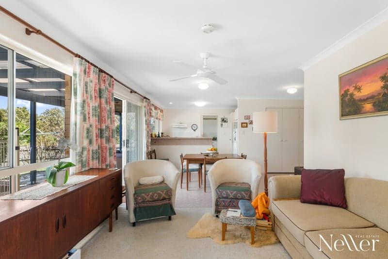 3 Moonbeam Crescent, Castaways Beach - Thumbnail 3