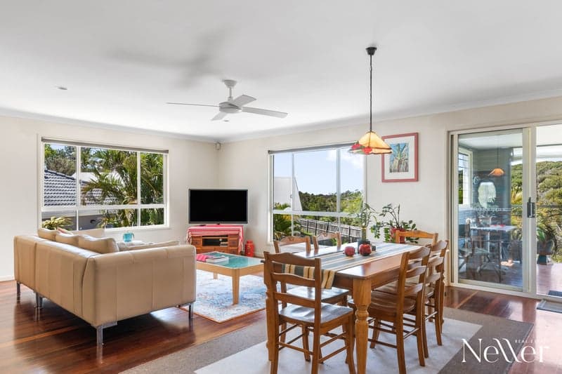 3 Moonbeam Crescent, Castaways Beach - Thumbnail 4