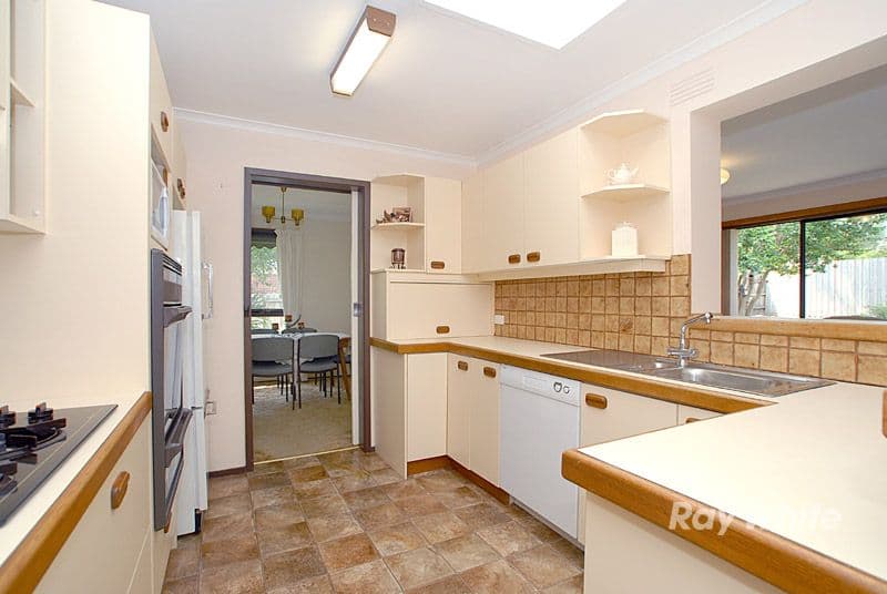 29 Dinsdale Road, BORONIA VIC 3155, Boronia - Thumbnail 2