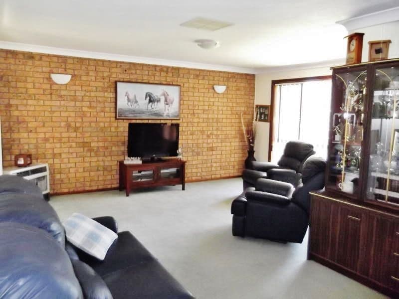 13 Watson Street, YOUNG NSW 2594, Young - Thumbnail 2