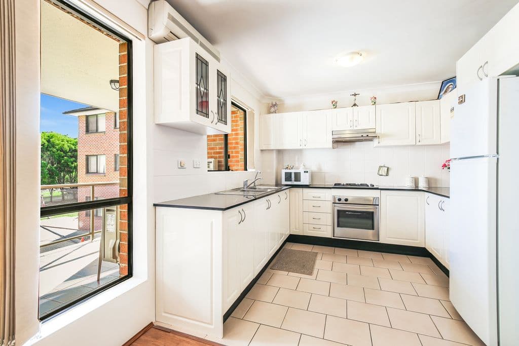 13/21-27 Weigand Avenue, Bankstown - Thumbnail 4