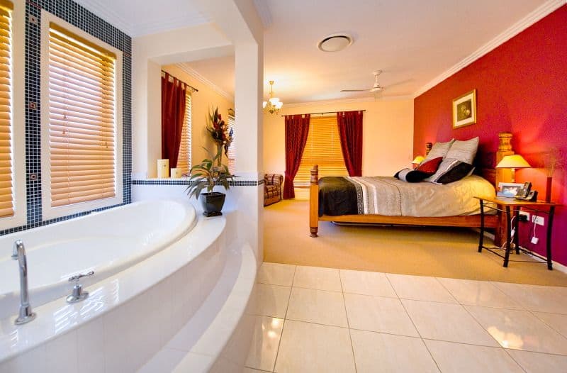 10 Rebecca Close, ROCKYVIEW QLD 4701, Rockyview - Thumbnail 2