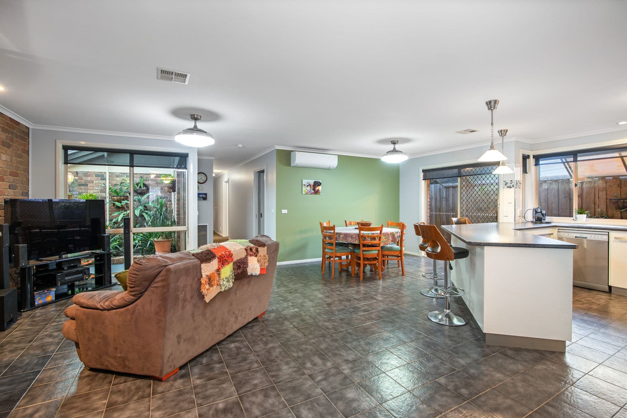 6 Pamela Court, Werribee VIC 3030, Werribee - Thumbnail 3
