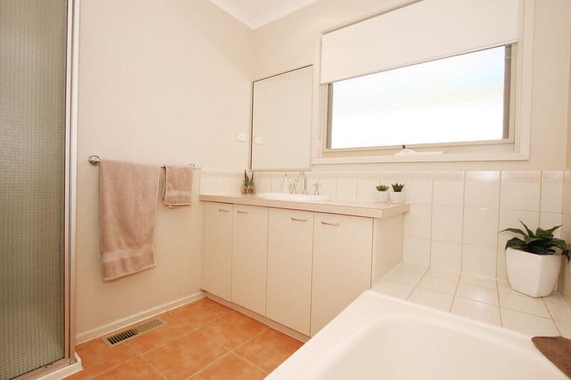 31 Meadowgate Drive, CHIRNSIDE PARK VIC 3116, Chirnside Park - Thumbnail 8