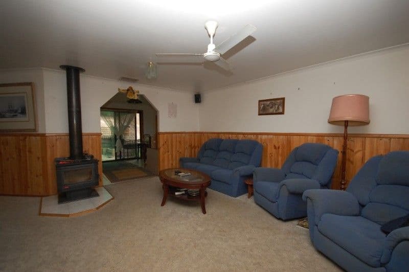 8 Eastview Avenue, SEVILLE VIC 3139, Seville East - Thumbnail 2