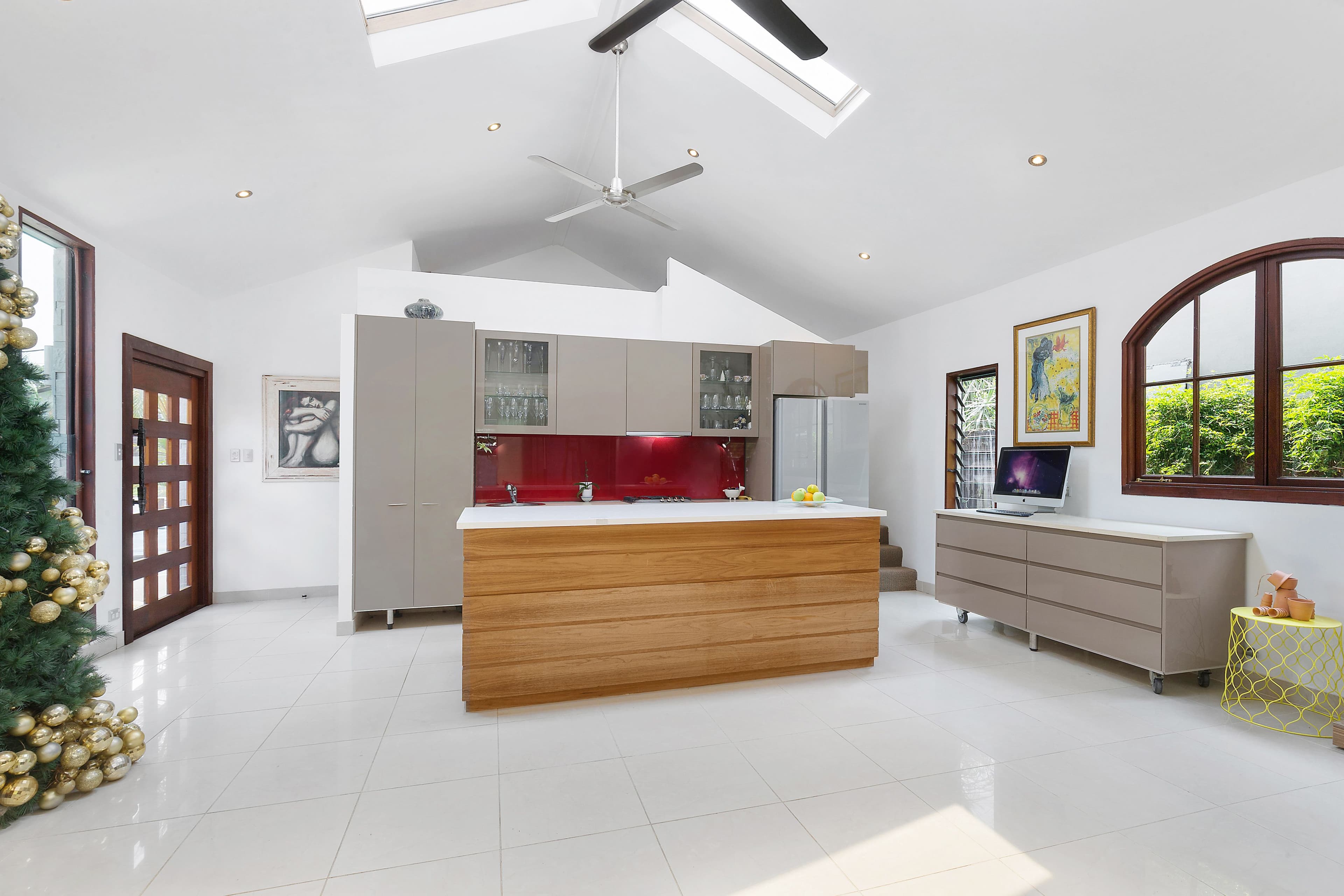 73 Oliver Street, Freshwater - Thumbnail 2