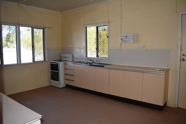 14 Rose Street, Blackall QLD 4472, Blackall - Thumbnail 2