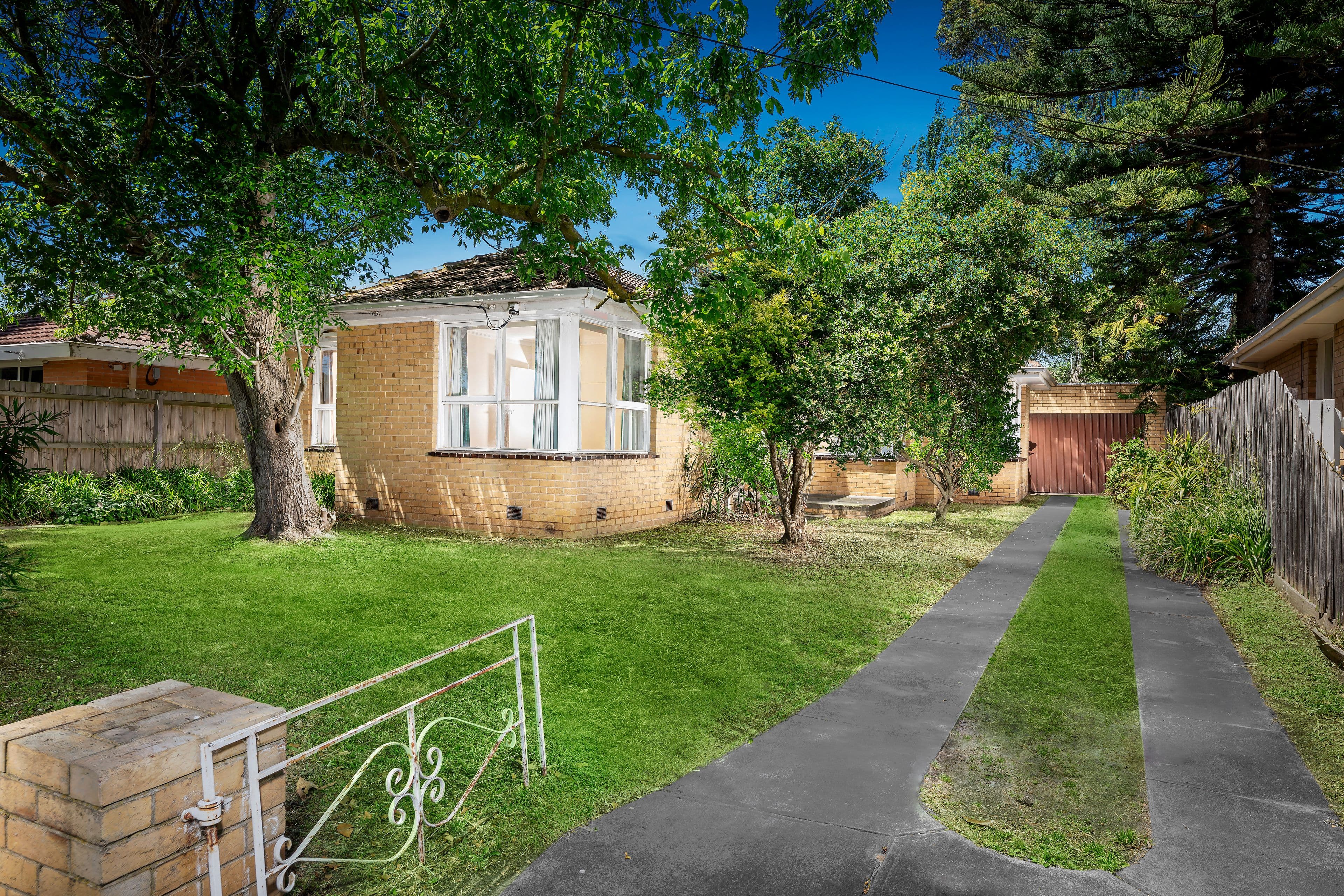 18 Gladesville Drive, Bentleigh East VIC 3165, Bentleigh East - Image 1