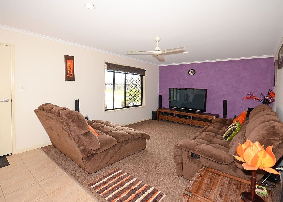 8 Phar Lap Court, POINT VERNON QLD 4655, Point Vernon - Thumbnail 3