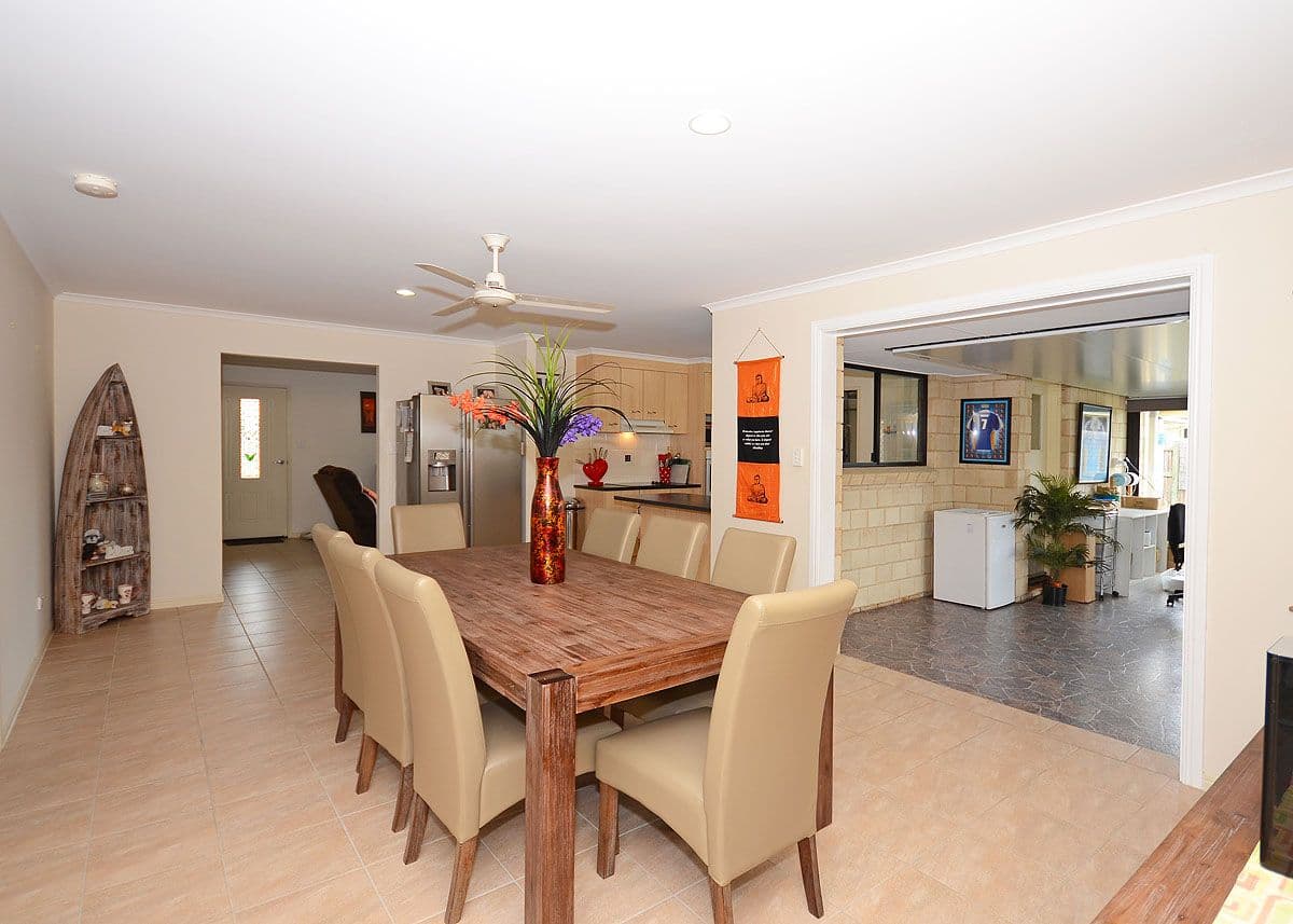 8 Phar Lap Court, POINT VERNON QLD 4655, Point Vernon - Thumbnail 7