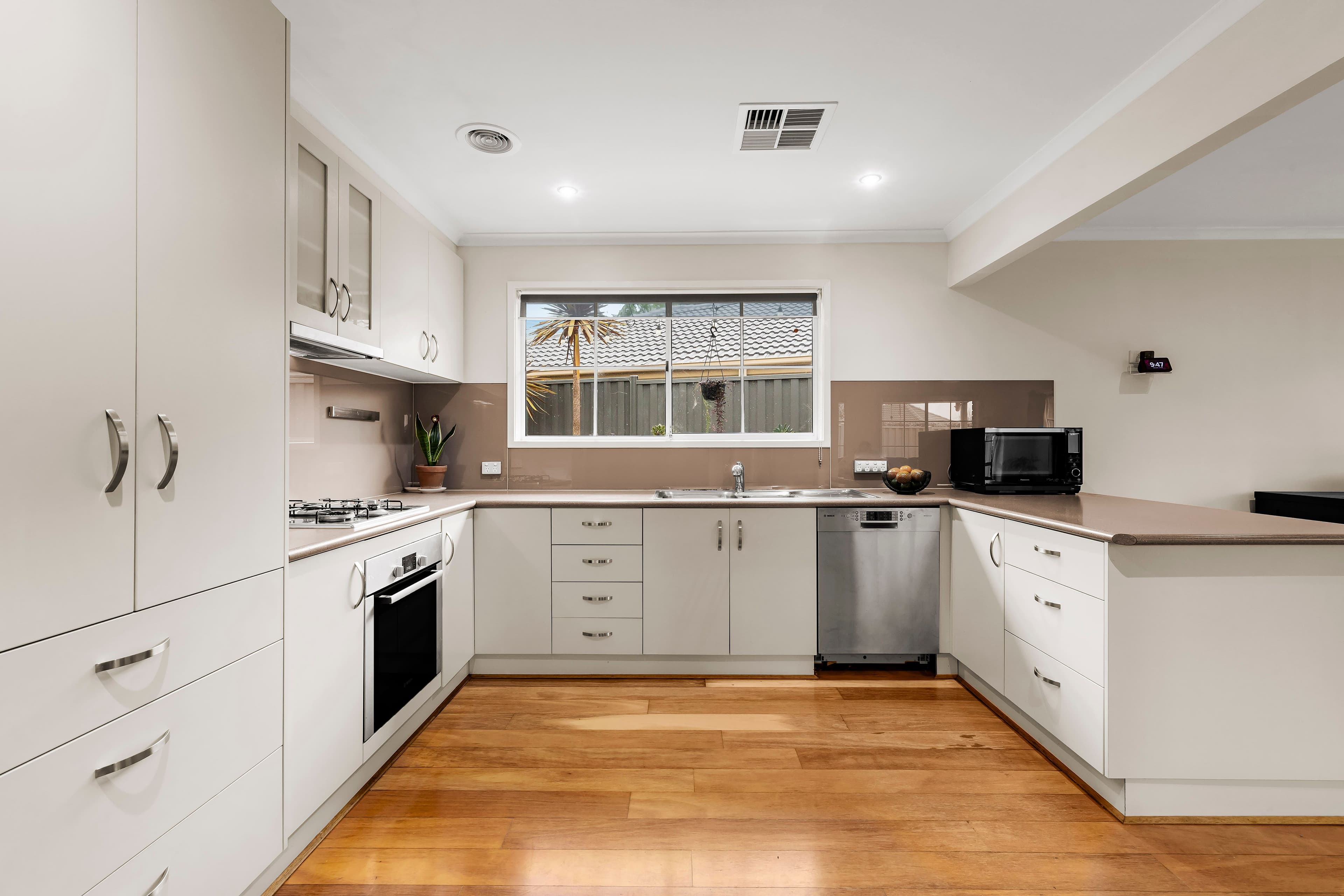 8 Albyn Court, Mill Park VIC 3082, Mill Park - Thumbnail 2