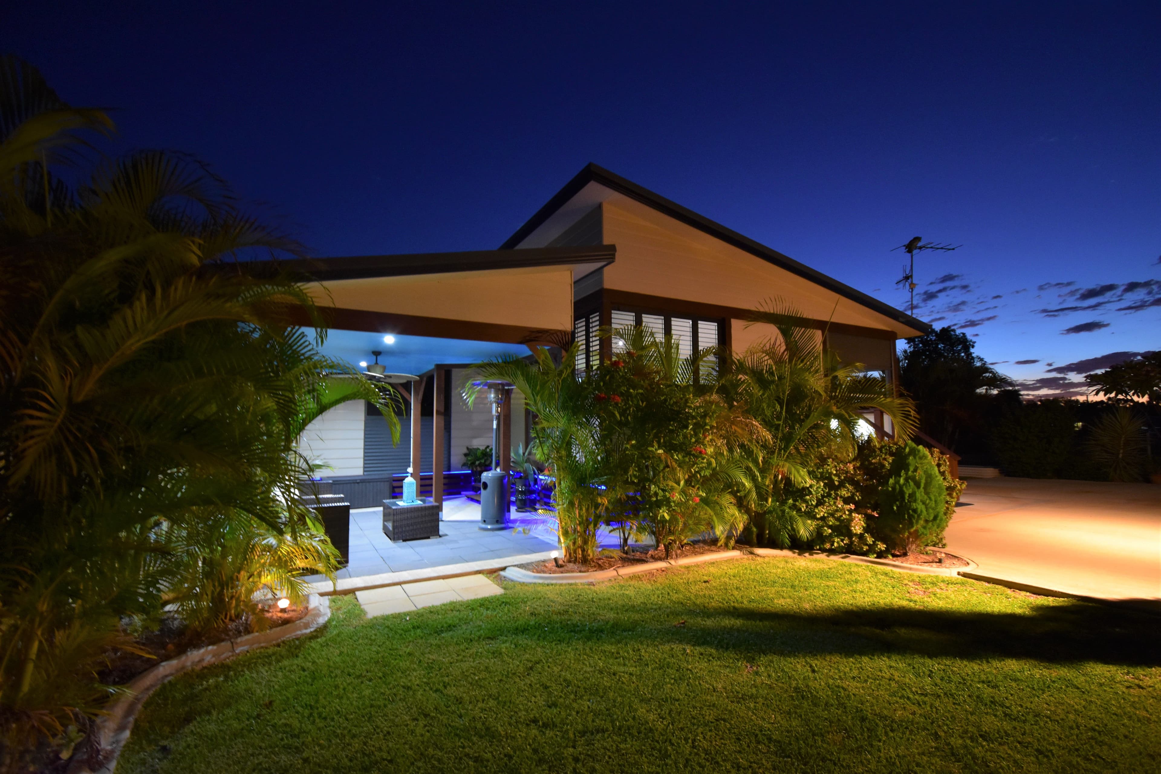 8 Ash Street, Barcaldine QLD 4725, Barcaldine - Thumbnail 3