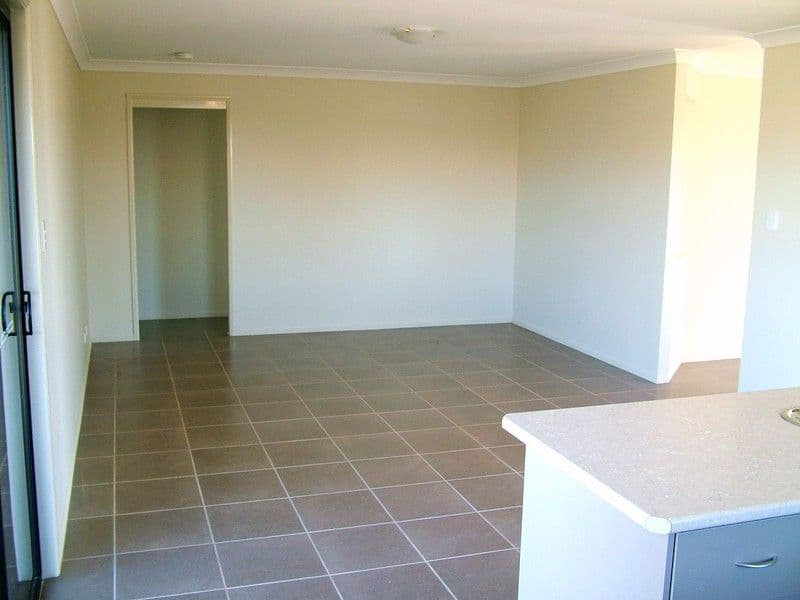 11 Jacquelyn Court, OAKEY QLD 4401, Oakey - Thumbnail 3