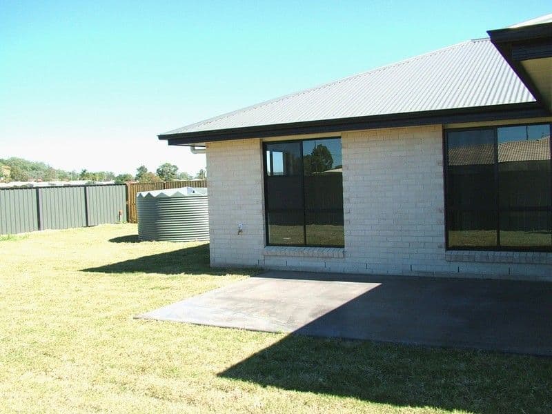 11 Jacquelyn Court, OAKEY QLD 4401, Oakey - Thumbnail 4
