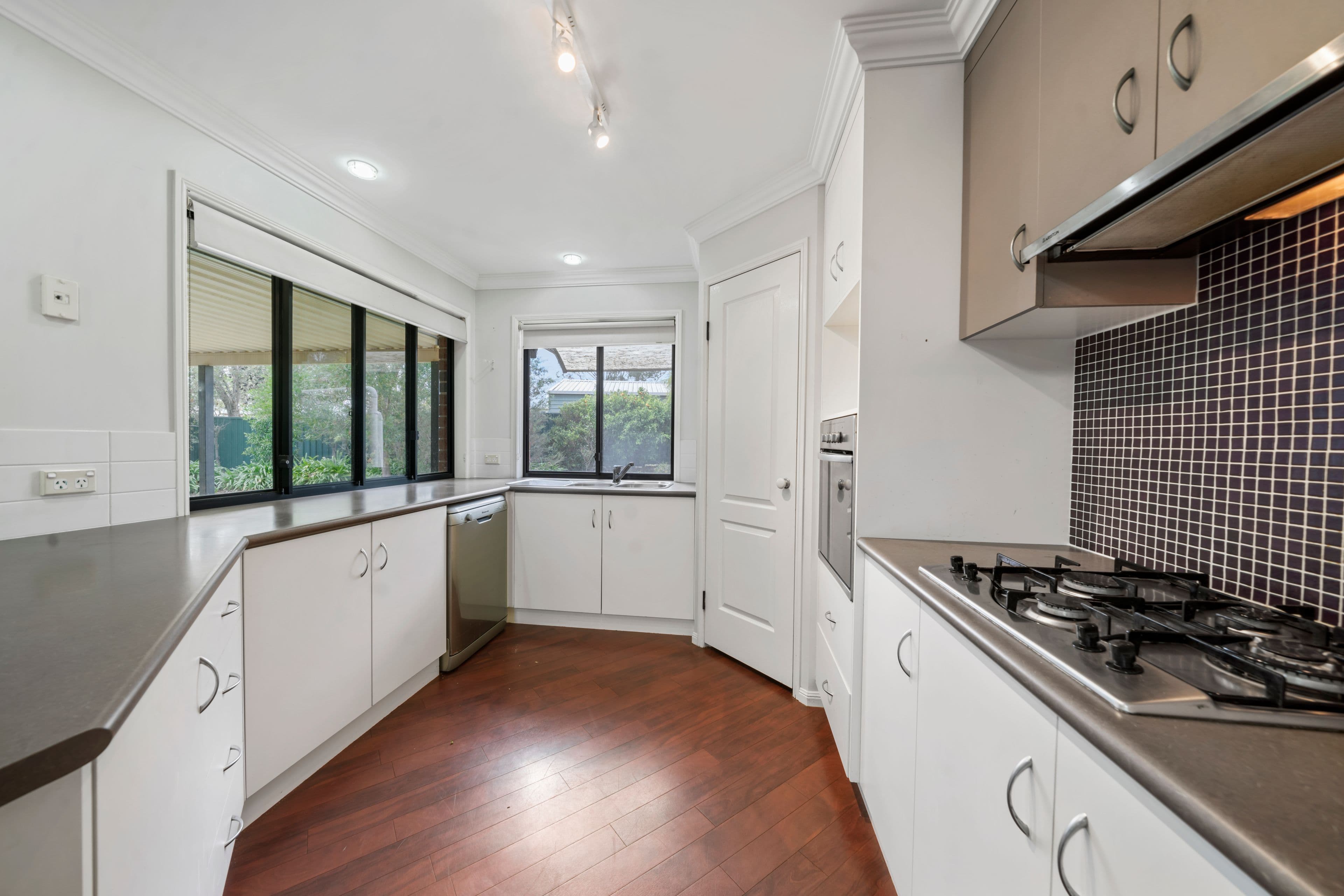 6 Matthew Court, Crows Nest QLD 4355, Crows Nest - Thumbnail 2