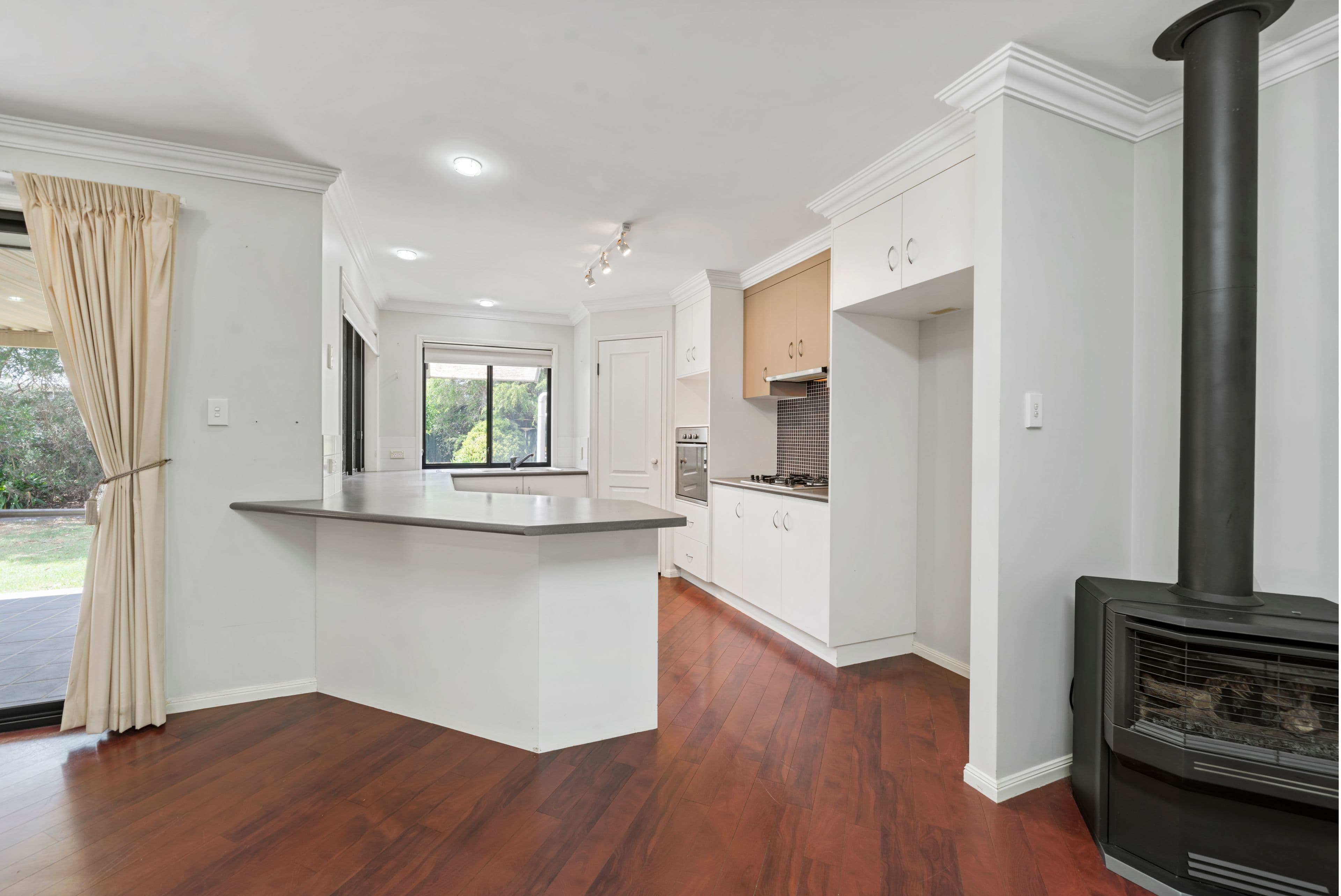 6 Matthew Court, Crows Nest QLD 4355, Crows Nest - Thumbnail 3