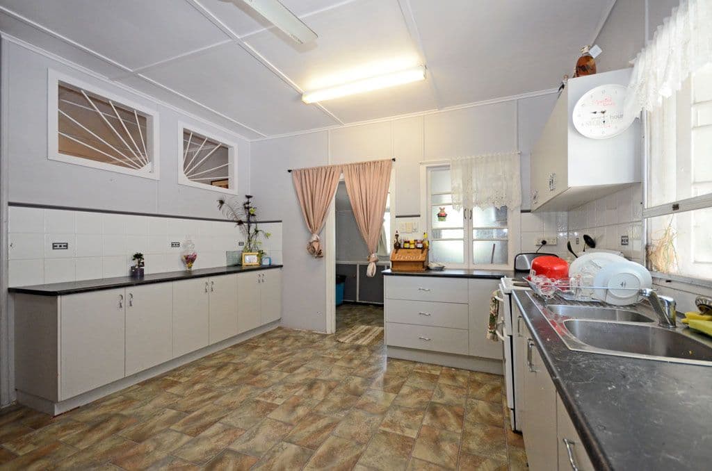29 Kroombit Street, Biloela QLD 4715, Biloela - Thumbnail 4