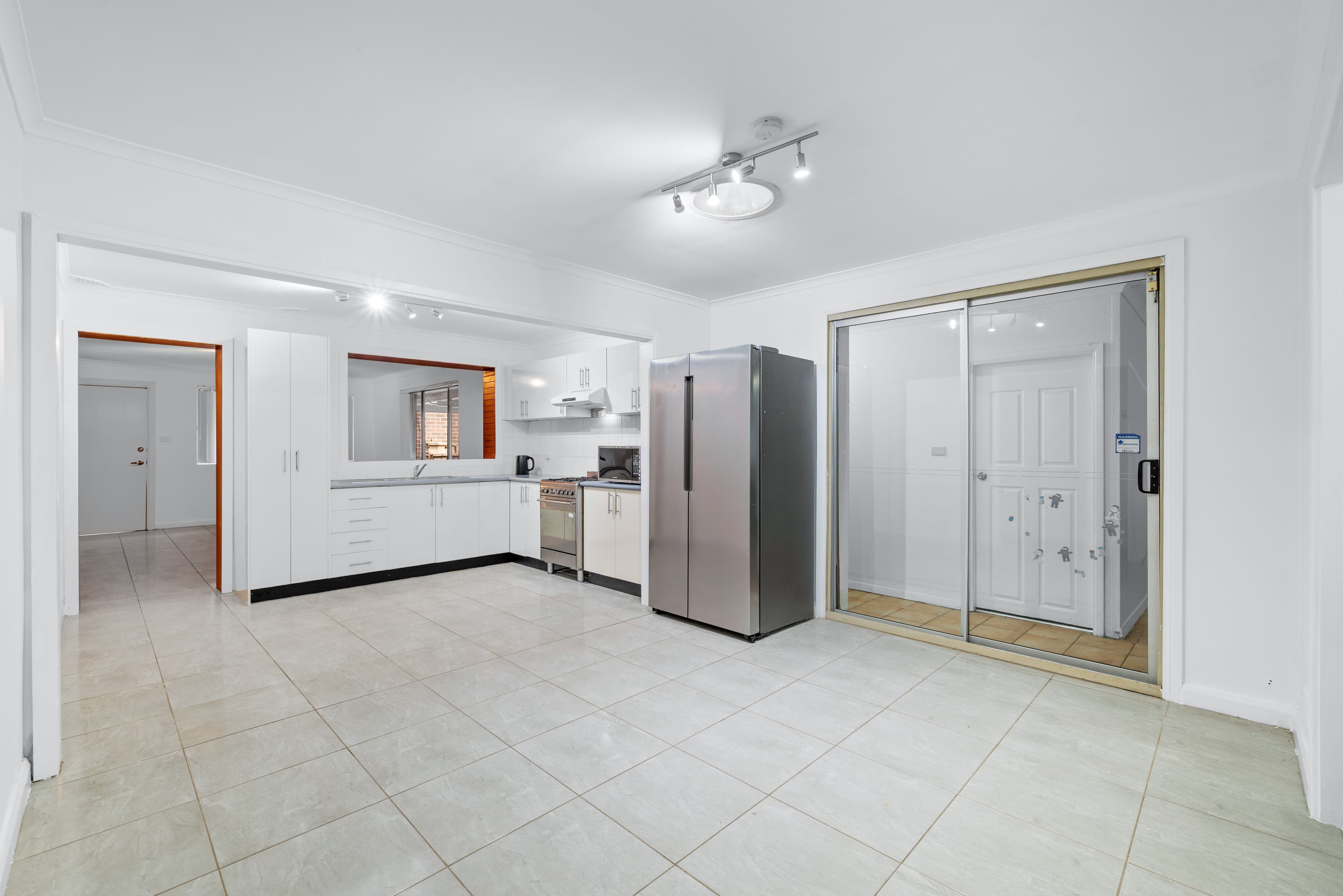 2 Ferdinand Place, Rosemeadow NSW 2560, Rosemeadow - Thumbnail 3