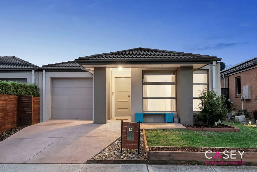 11 Fenix Way, Clyde North - Image 1