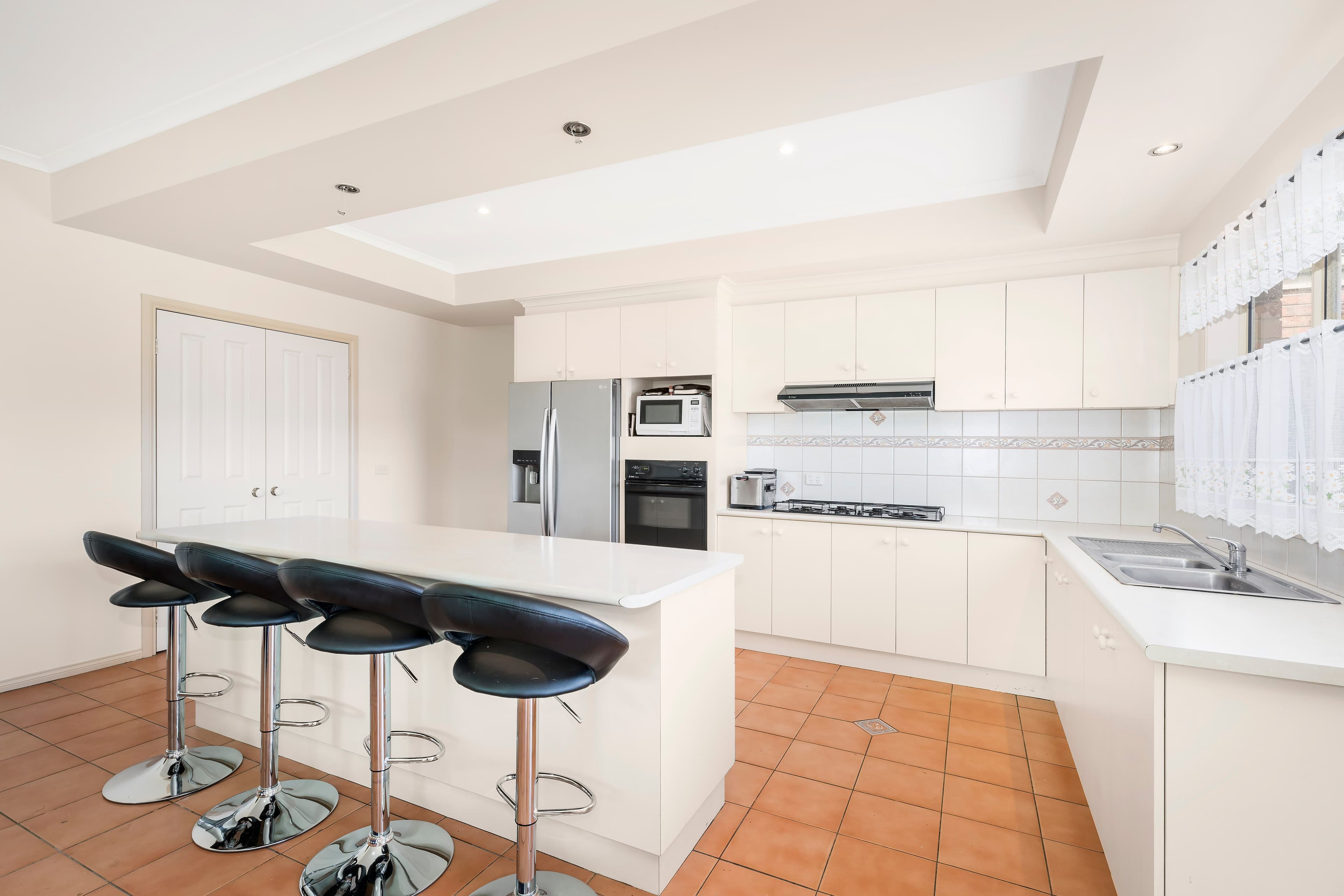 38 Delfin Court, Rowville VIC 3178, Rowville - Thumbnail 2